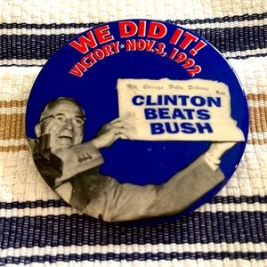 1992 Clinton beats Bush pin